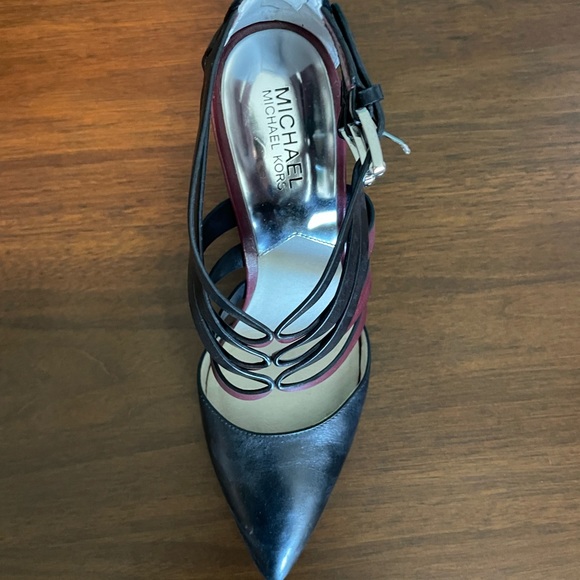 Leather with buckles Micheal Kors heels - Picture 5 of 6